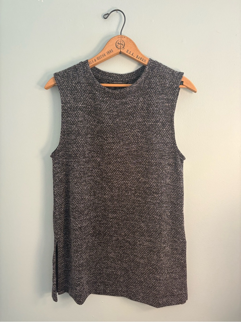 Banana Republic Gray Sleeveless Knit Tunic Tank
